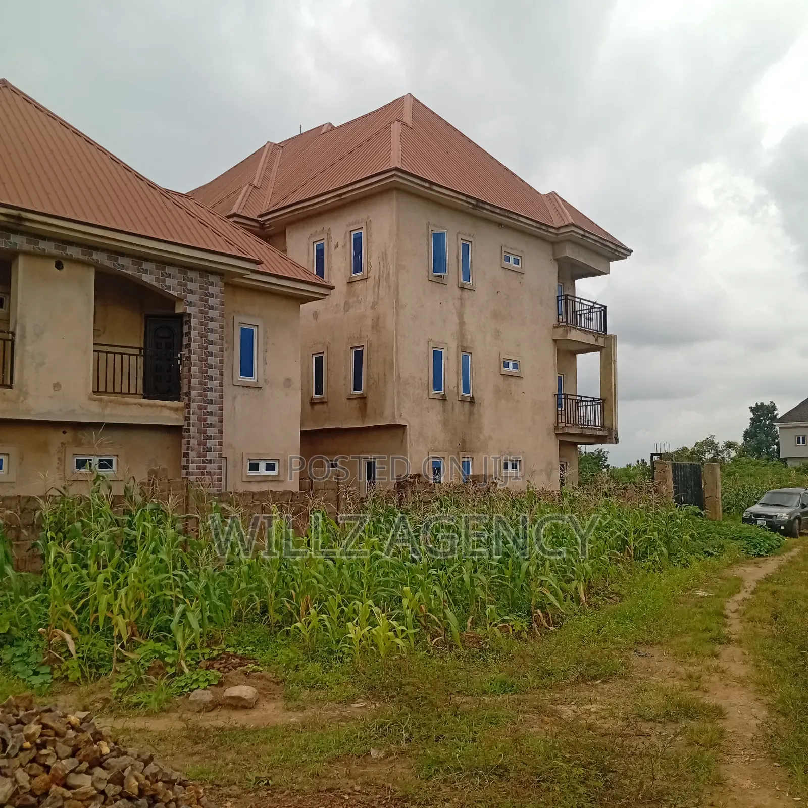 3bdrm Block of Flats in Villa Estate Layout, Enugu for sale in Enugu