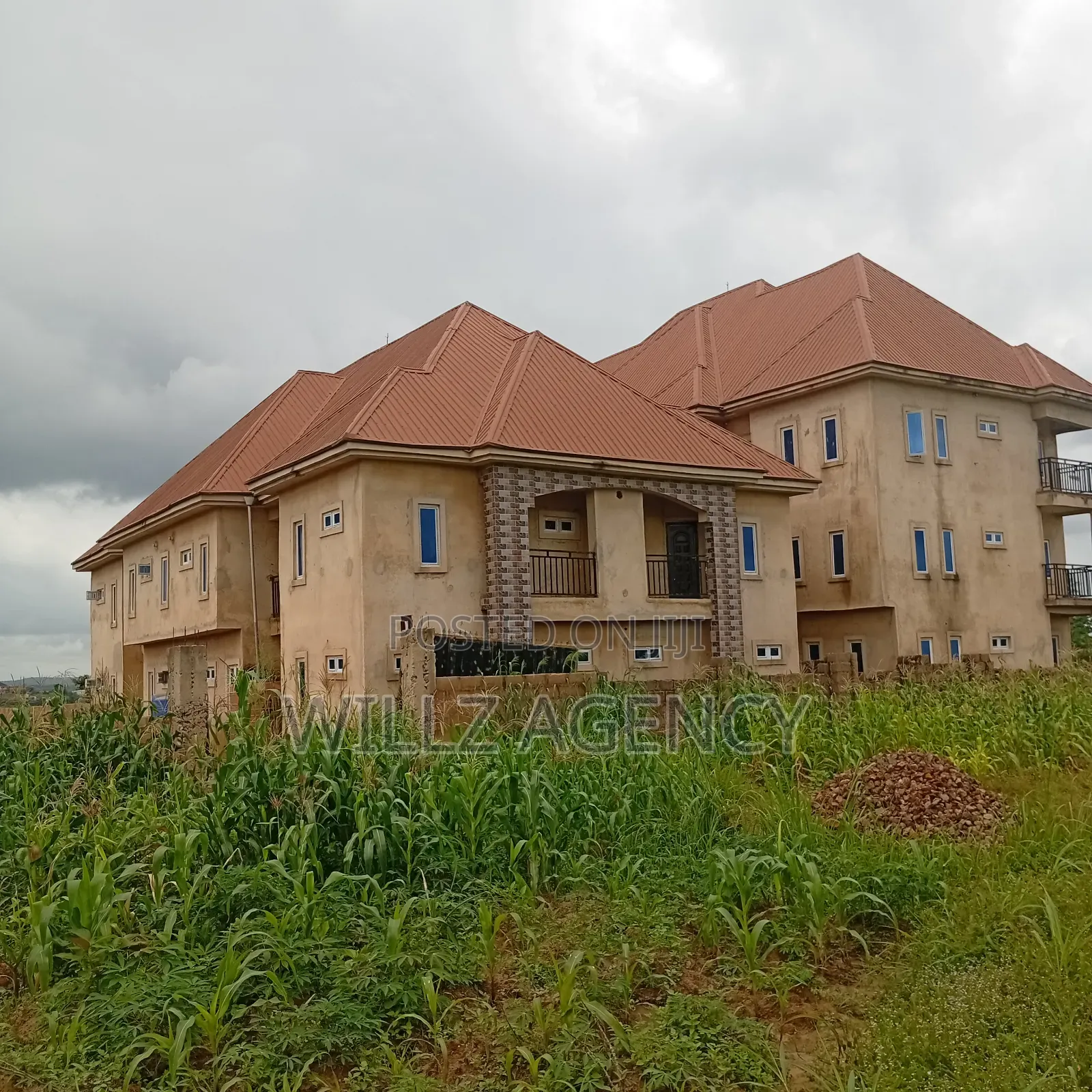 3bdrm Block of Flats in Villa Estate Layout, Enugu for sale in Enugu