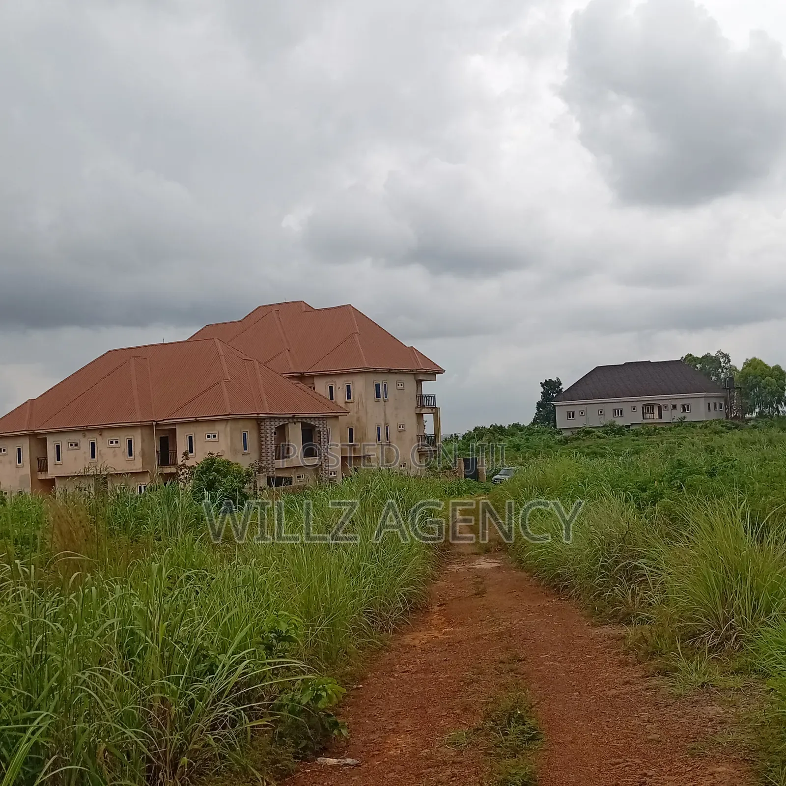 3bdrm Block of Flats in Villa Estate Layout, Enugu for sale in Enugu