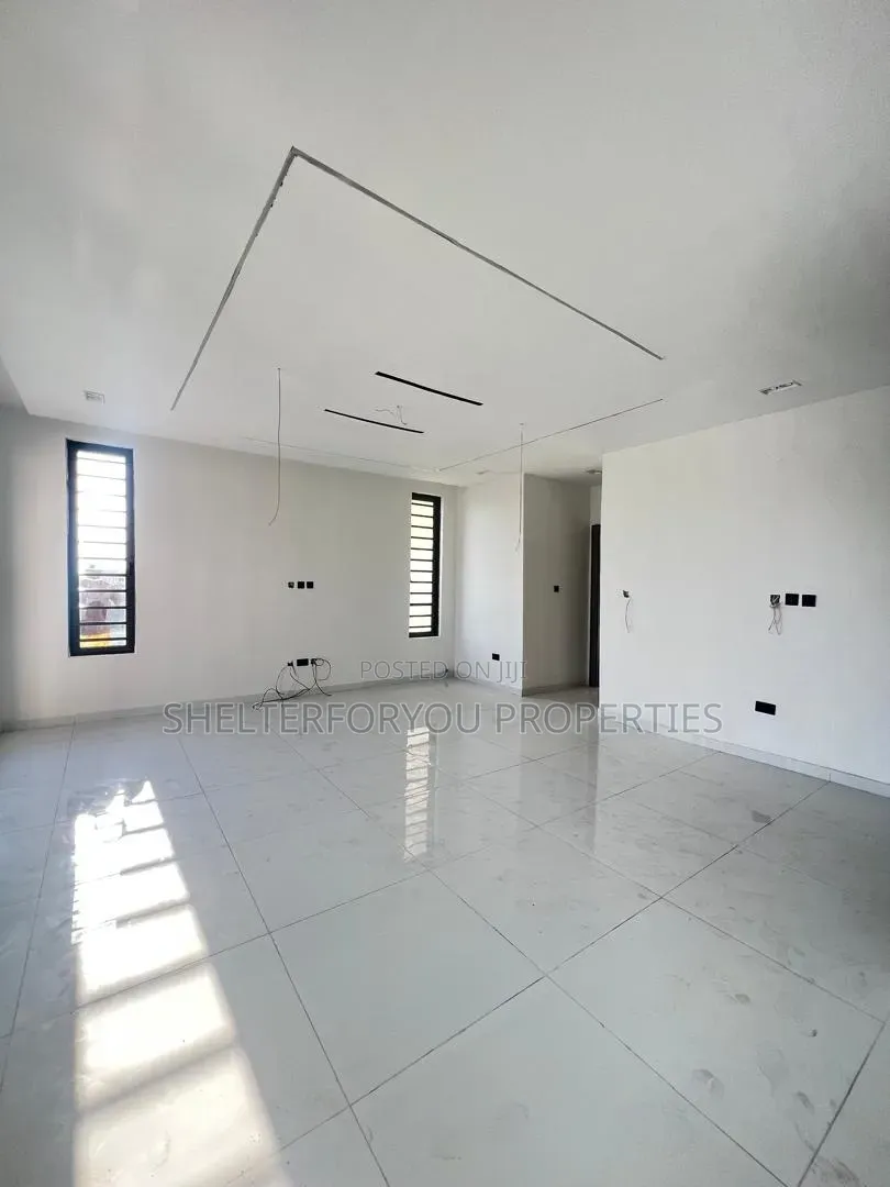 3bdrm Apartment in Ikate for sale in Ikate