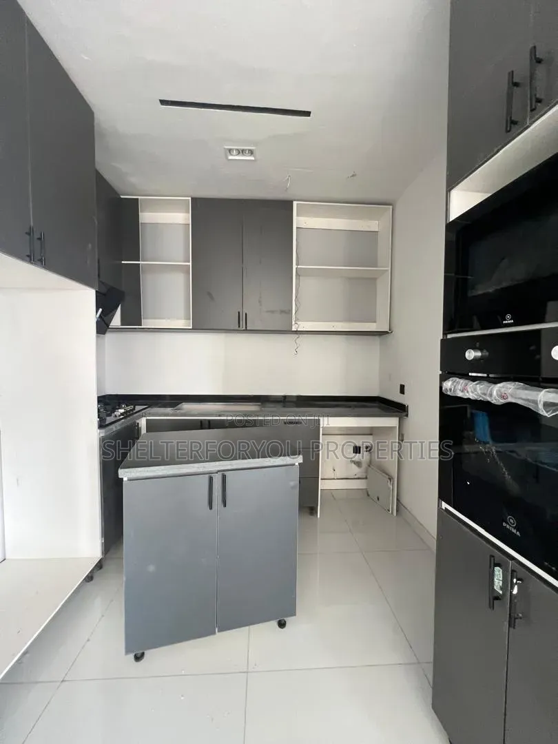 3bdrm Apartment in Ikate for sale in Ikate