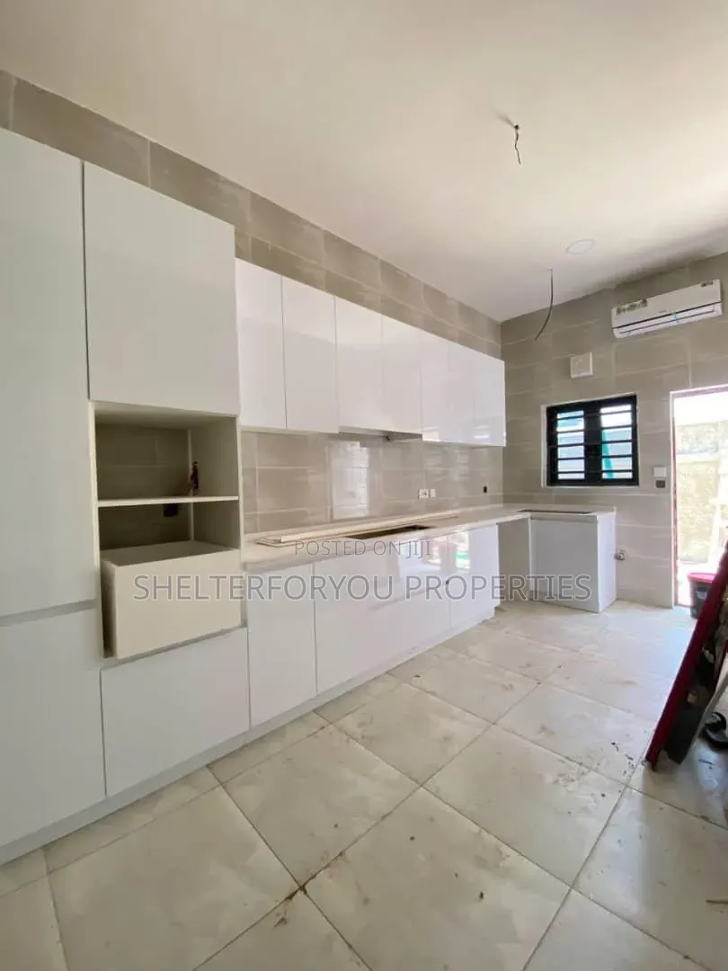 4bdrm Duplex in Victoria Island Extension for sale in Victoria Island Extension