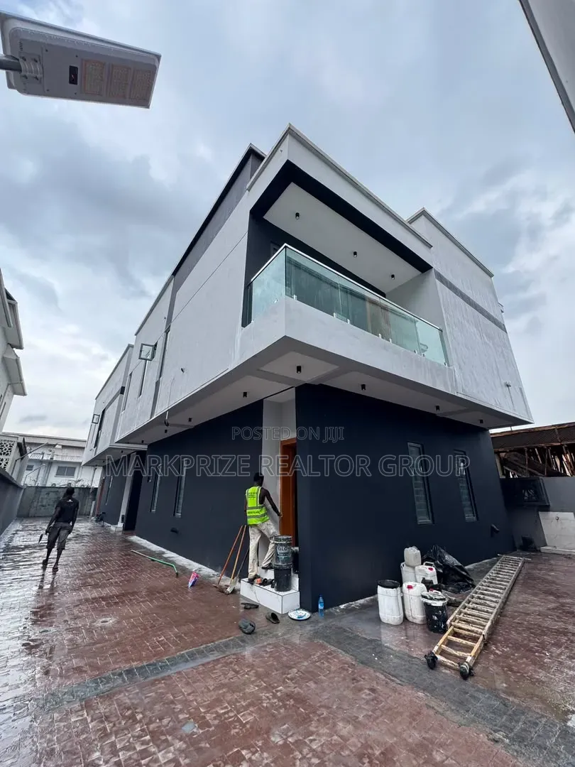 4bdrm Duplex in Surulere Lagos for sale in Aguda / Surulere