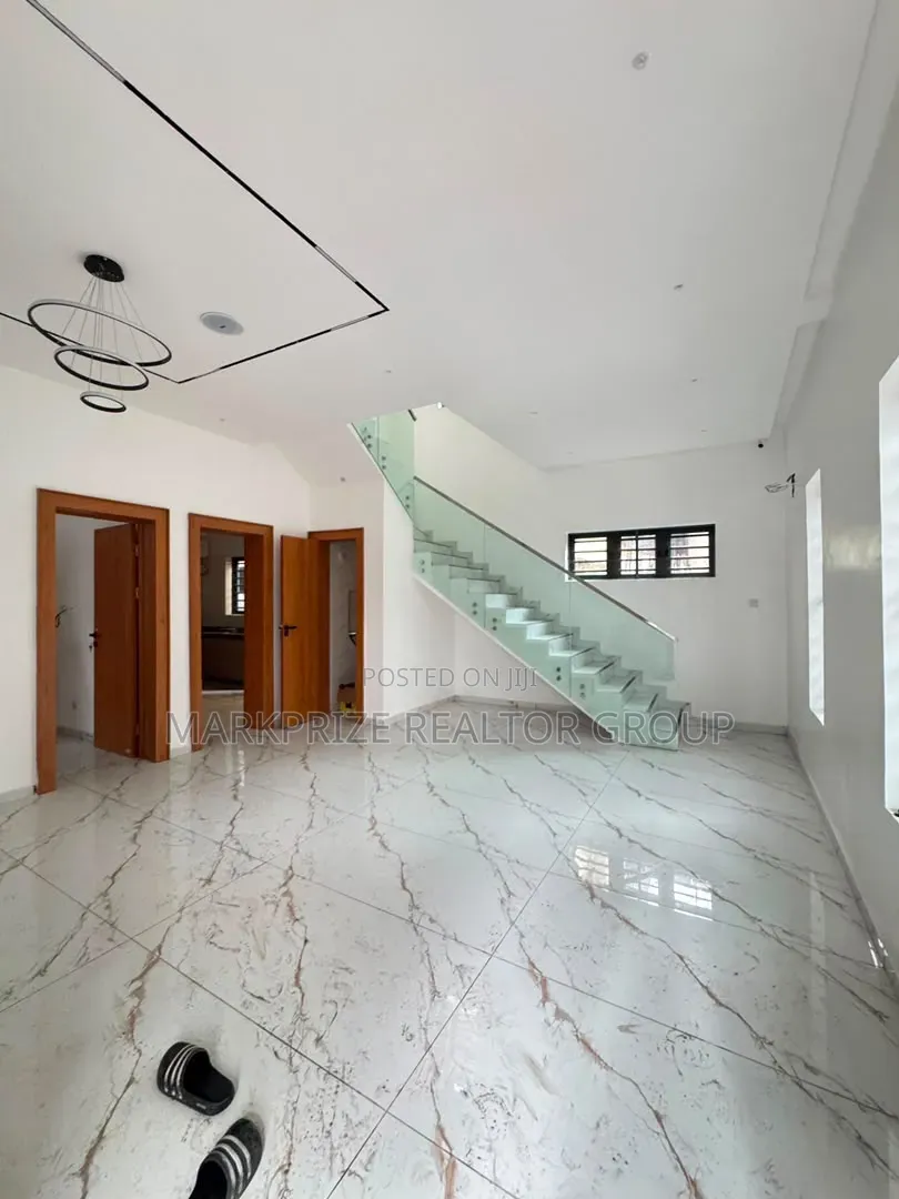 4bdrm Duplex in Surulere Lagos for sale in Aguda / Surulere