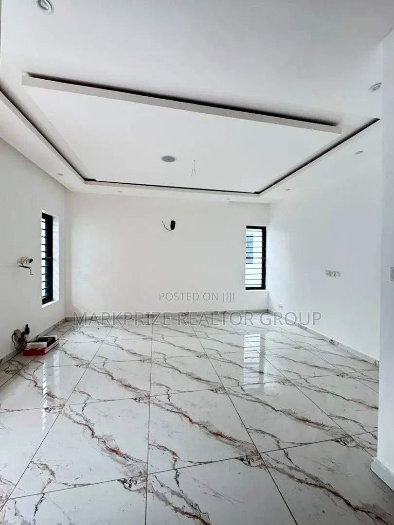 4bdrm Duplex in Surulere Lagos for sale in Aguda / Surulere