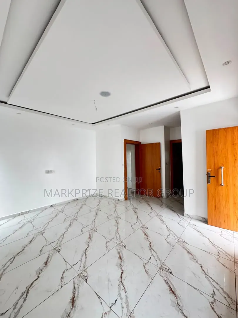 4bdrm Duplex in Surulere Lagos for sale in Aguda / Surulere