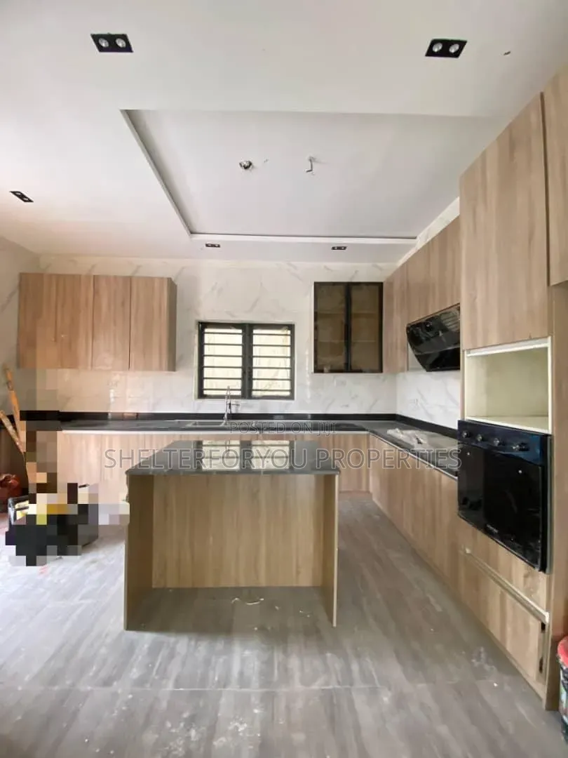5bdrm Duplex in Idado for sale in Idado