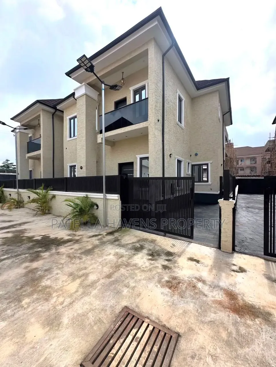 4bdrm Duplex in Gaduwa for sale in Gaduwa