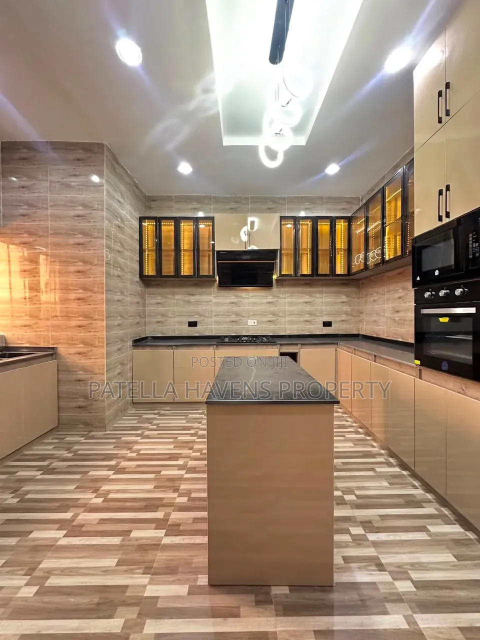 4bdrm Duplex in Gaduwa for sale in Gaduwa