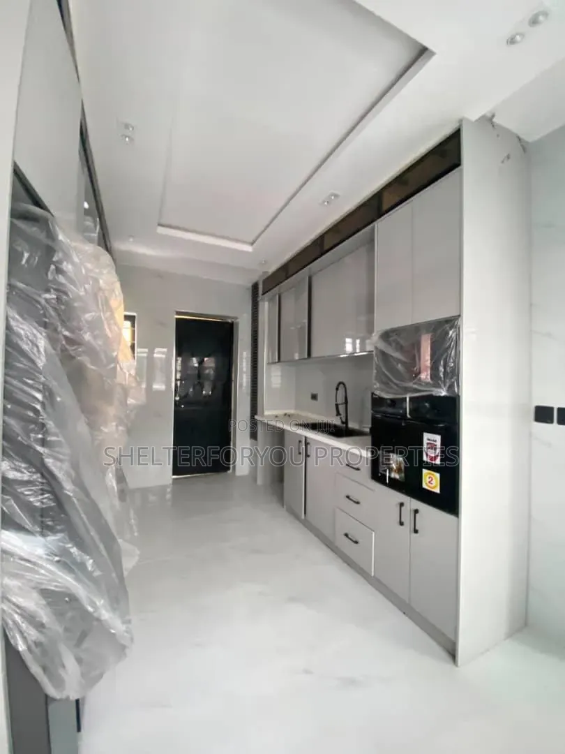 5bdrm Duplex in Ologolo for sale in Ologolo