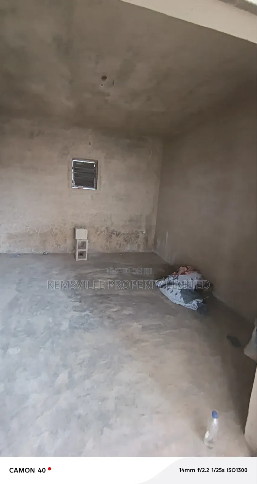 Big Shop for Rent at U Turn Bus Stop. in Abule Egba