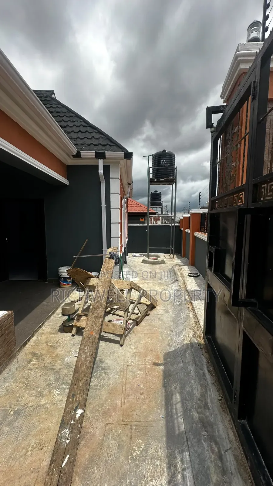 3bdrm Bungalow in Ifesowapo Street, for sale in Akala Express