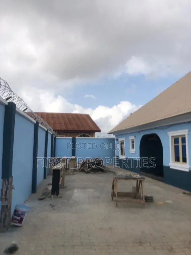 Furnished 6bdrm Block of Flats in Kuola, Oluyole Estate for sale in Oluyole Estate