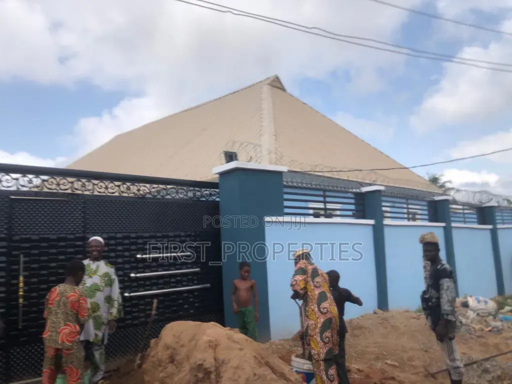 Furnished 6bdrm Block of Flats in Kuola, Oluyole Estate for sale in Oluyole Estate