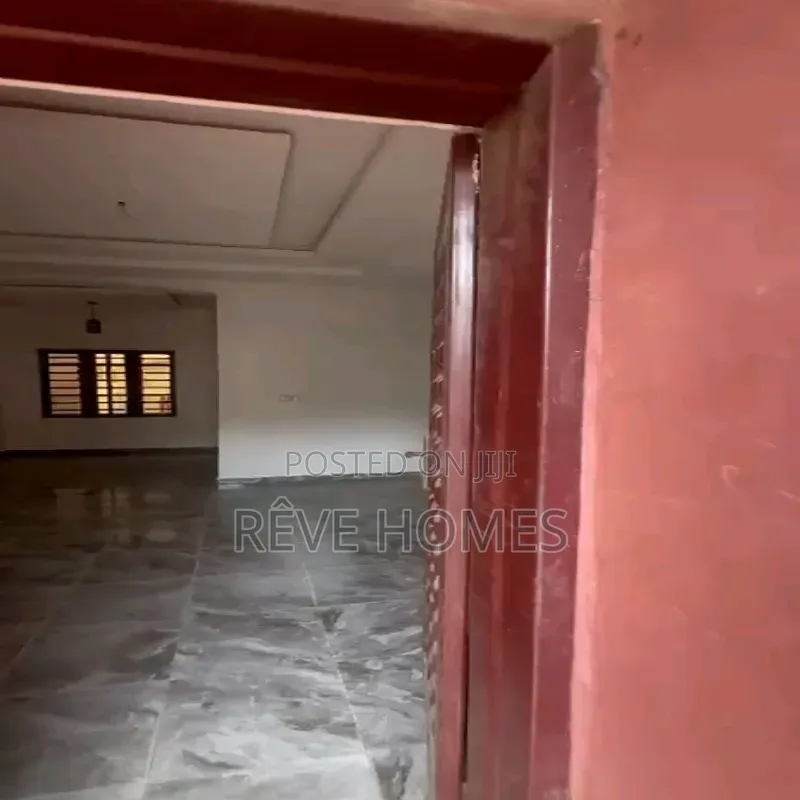 3bdrm Block of Flats in Akoka for rent in Akoka