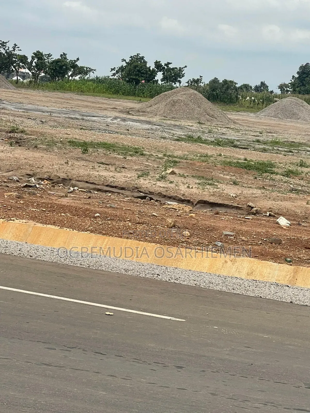 500sqm Estate Land: 5 Bedroom Fully Detached Duplex With BQ With CofO in Wasa