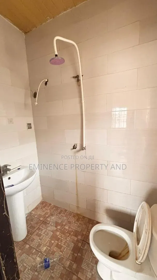 2bdrm Apartment in Ogombo for rent in Ogombo