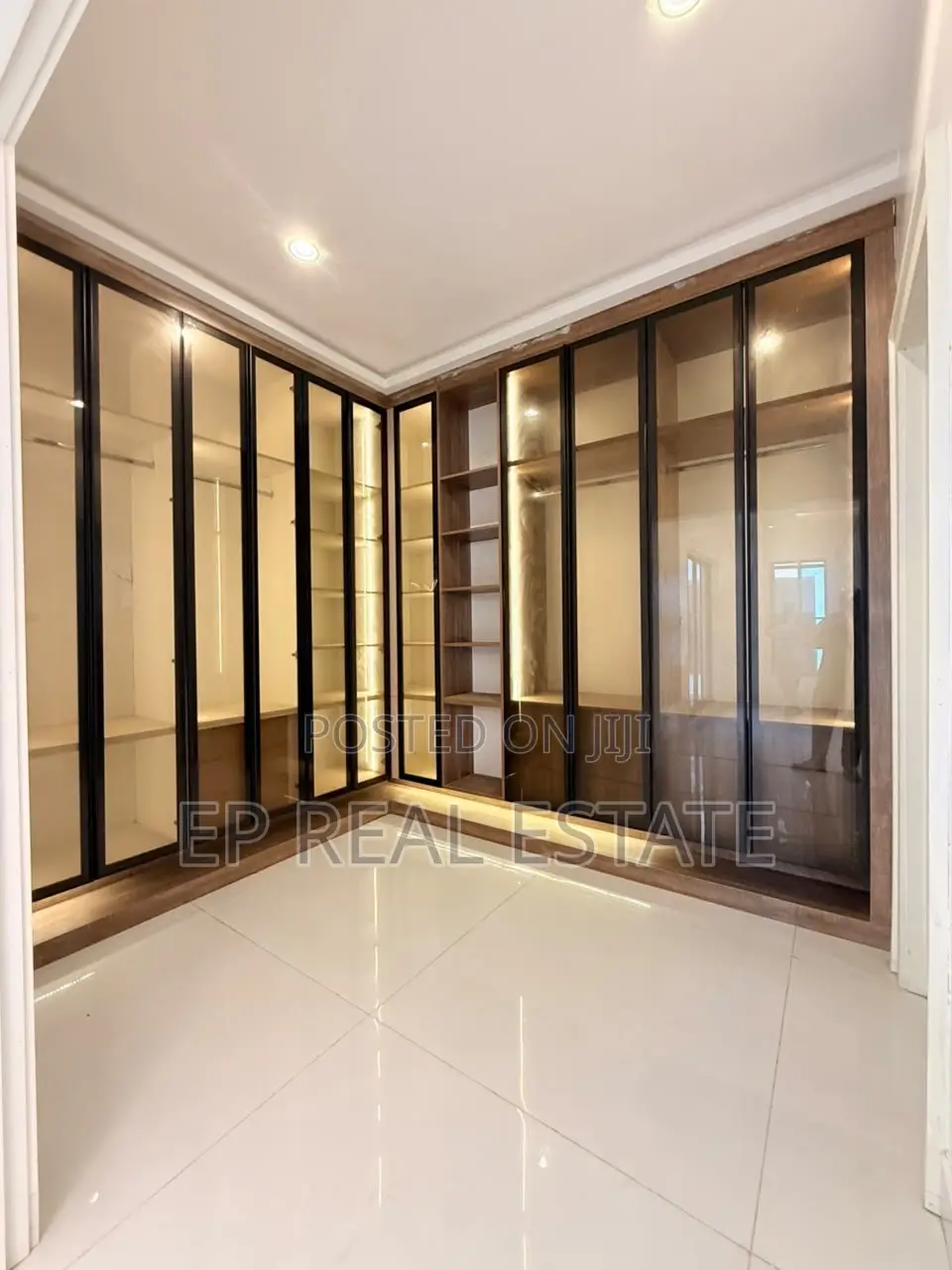 4bdrm Duplex in Utako for sale in Utako