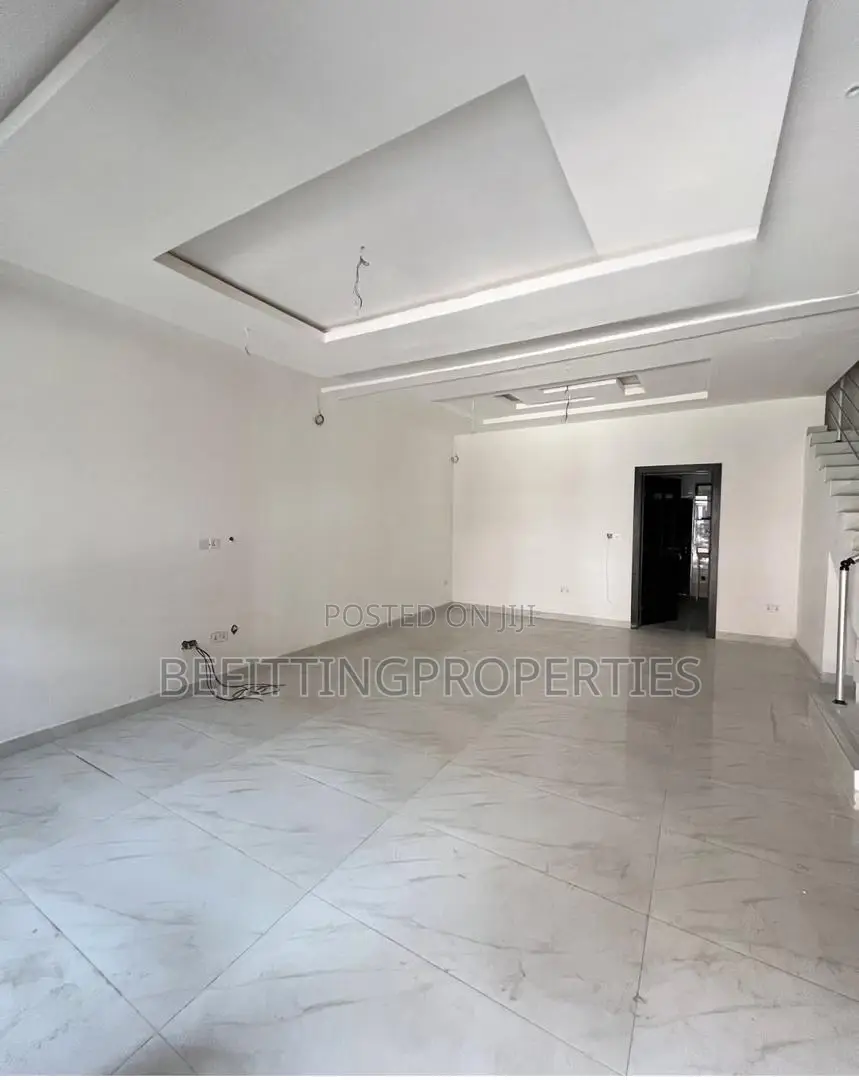 4bdrm Duplex in Lekki Phase 1 for sale in Lekki Phase 1