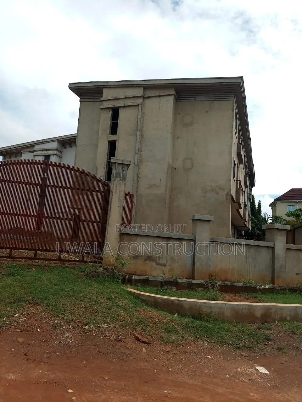 5bdrm Duplex in Kaura for sale in Kaura