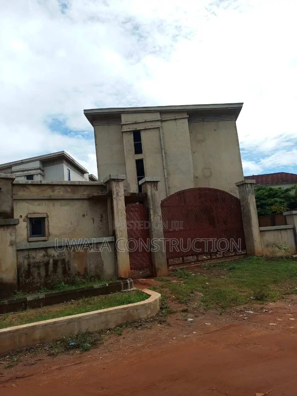 5bdrm Duplex in Kaura for sale in Kaura