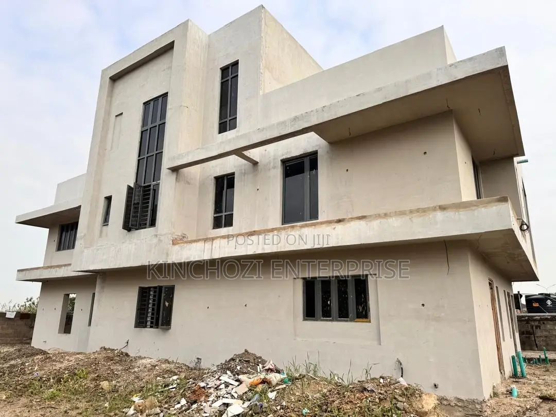 5bdrm House in Pinnock Beach Estate for sale in Osapa london