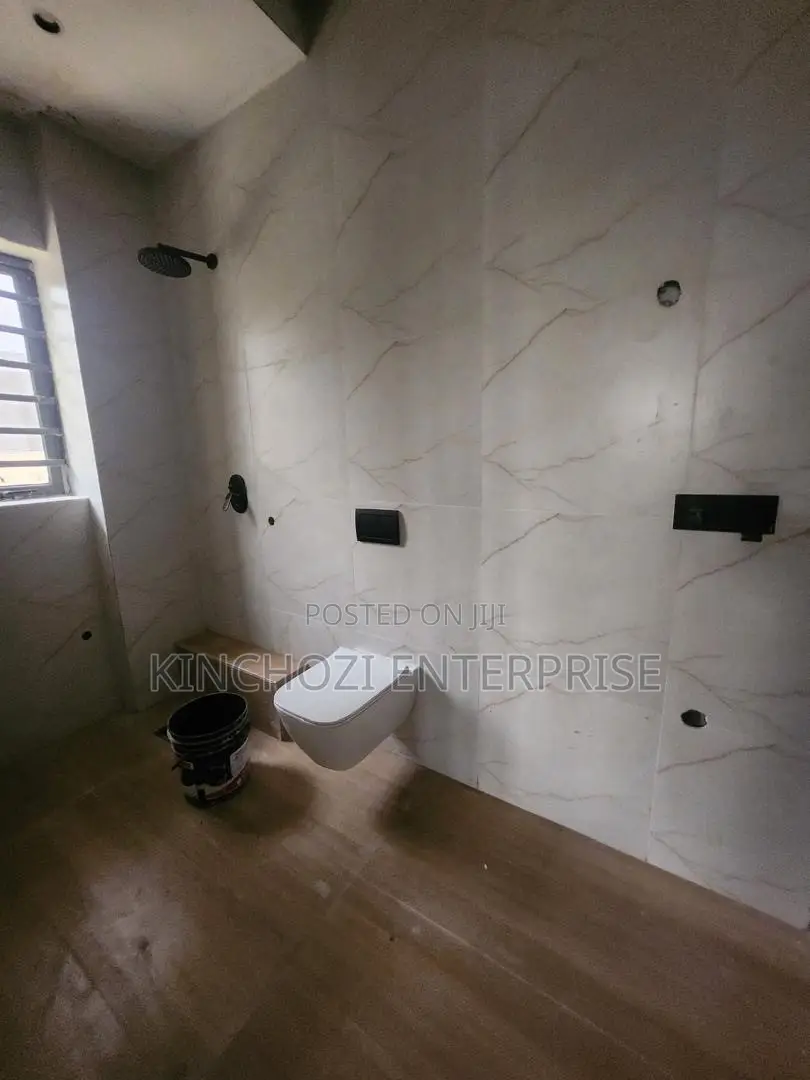 5bdrm House in Pinnock Beach Estate for sale in Osapa london