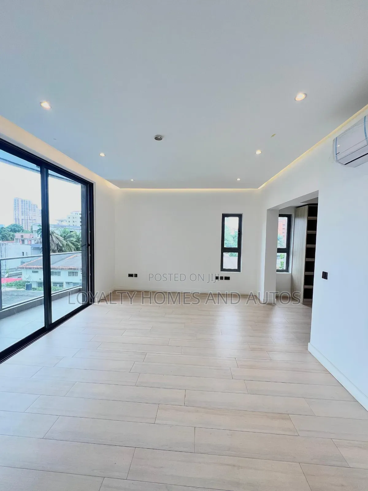 5bdrm Duplex in Chevron for sale in Chevron