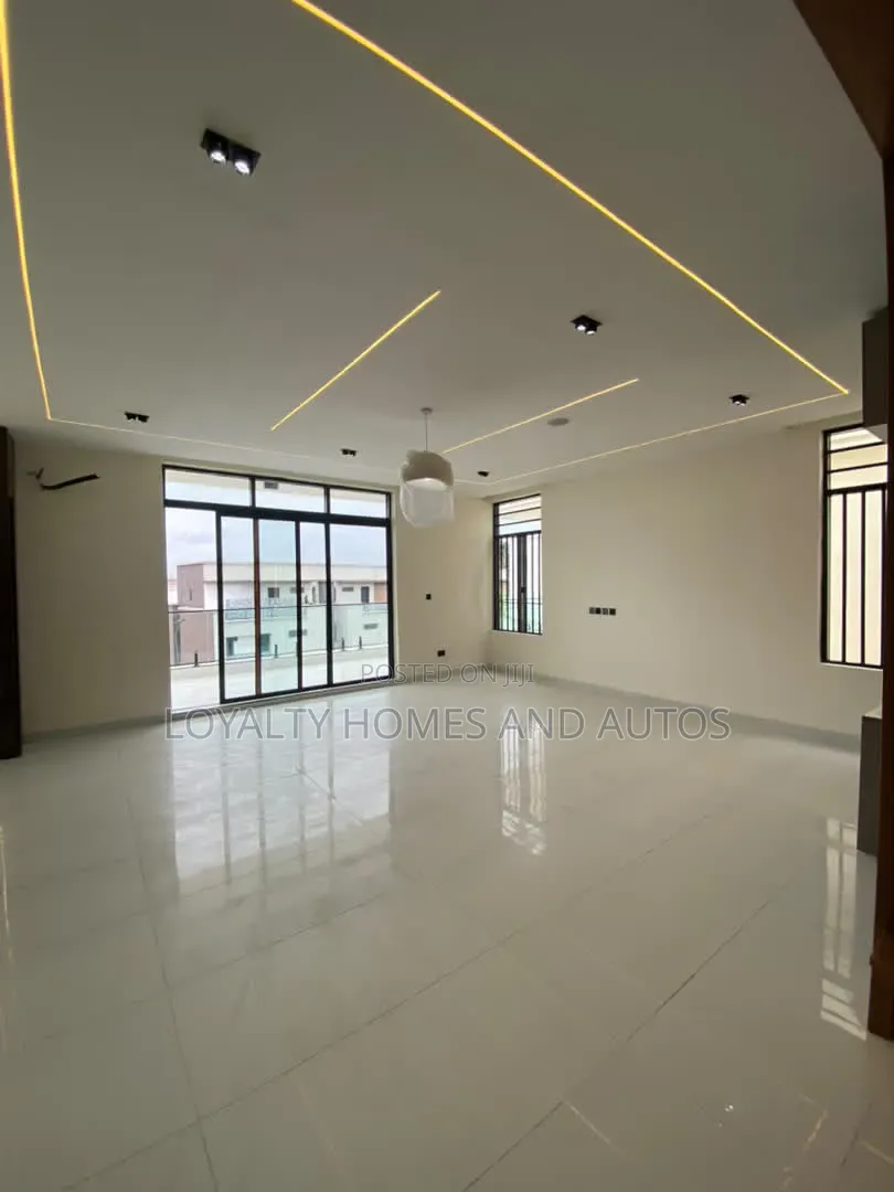 5bdrm Duplex in Chevron for sale in Chevron