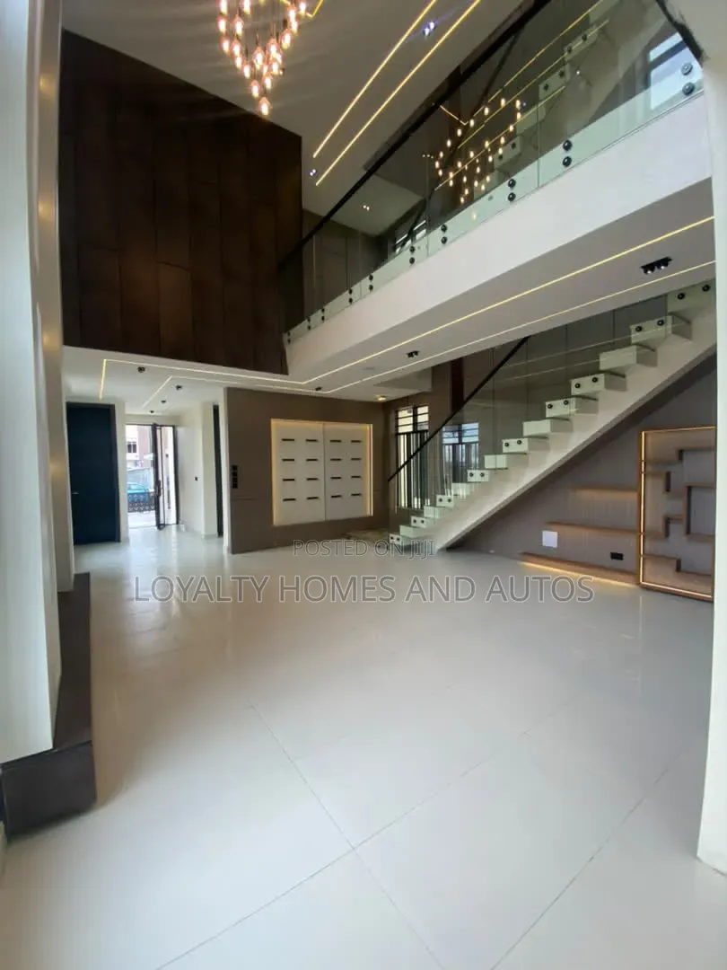 5bdrm Duplex in Chevron for sale in Chevron