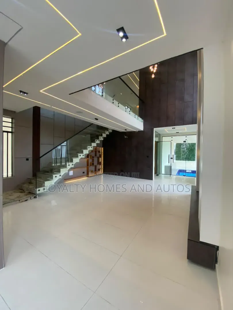 5bdrm Duplex in Chevron for sale in Chevron