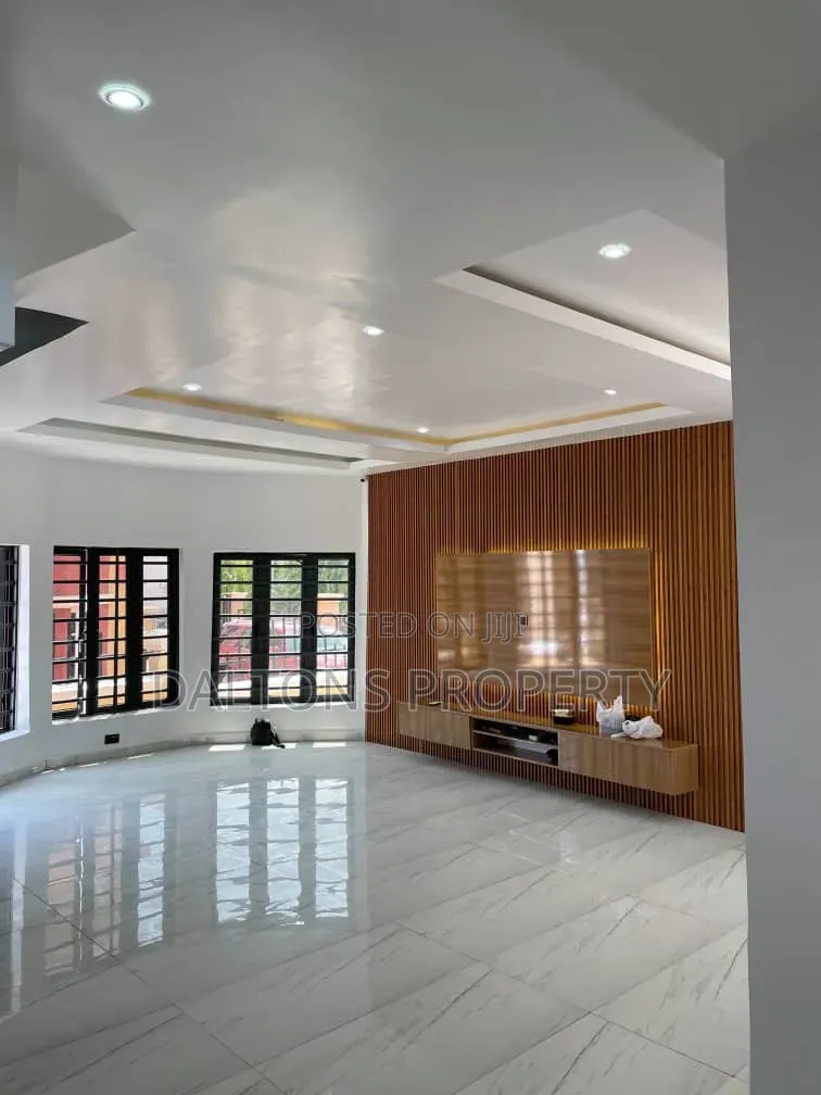 4bdrm Duplex in Luxury, Sabon Lugbe for sale in Sabon Lugbe