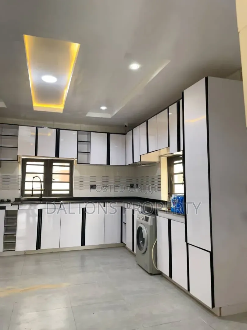 4bdrm Duplex in Luxury, Sabon Lugbe for sale in Sabon Lugbe