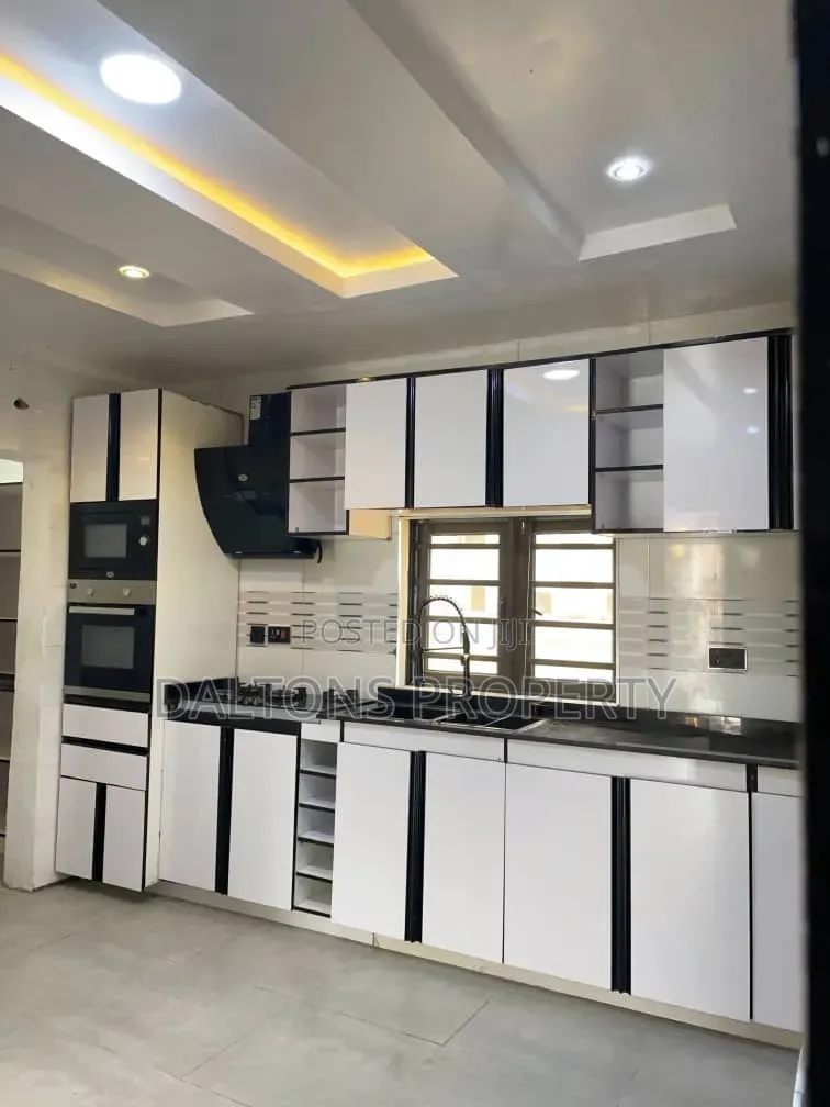 4bdrm Duplex in Luxury, Sabon Lugbe for sale in Sabon Lugbe