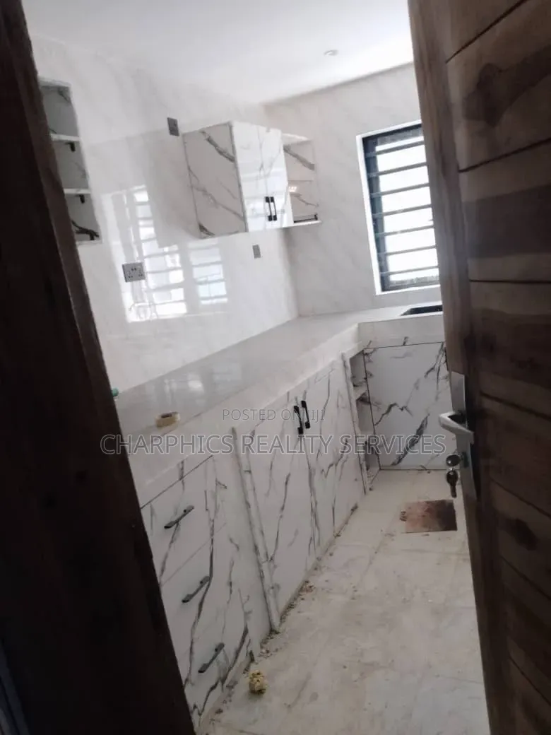 3bdrm Duplex in Erunwe for rent in Erunwe