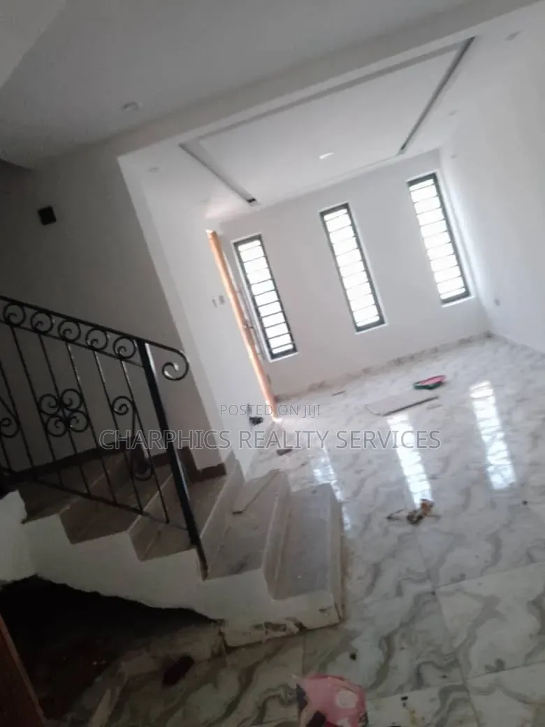 3bdrm Duplex in Erunwe for rent in Erunwe
