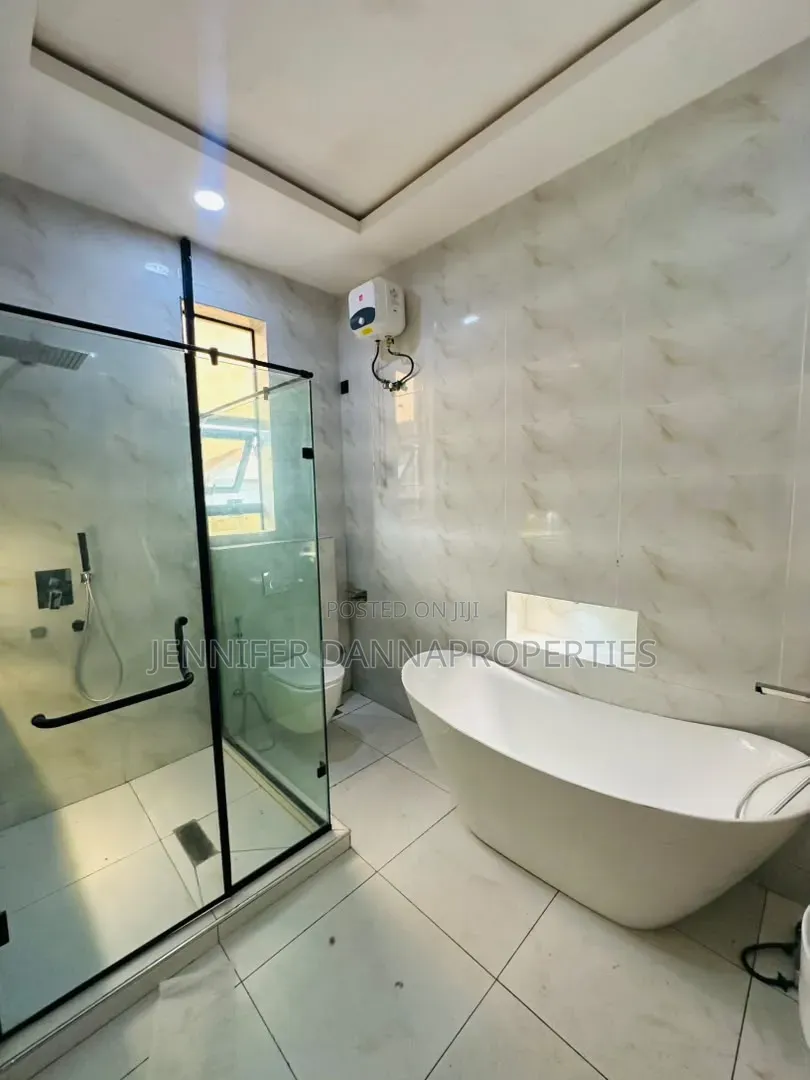 4bdrm Duplex in Sangotedo for sale in Sangotedo