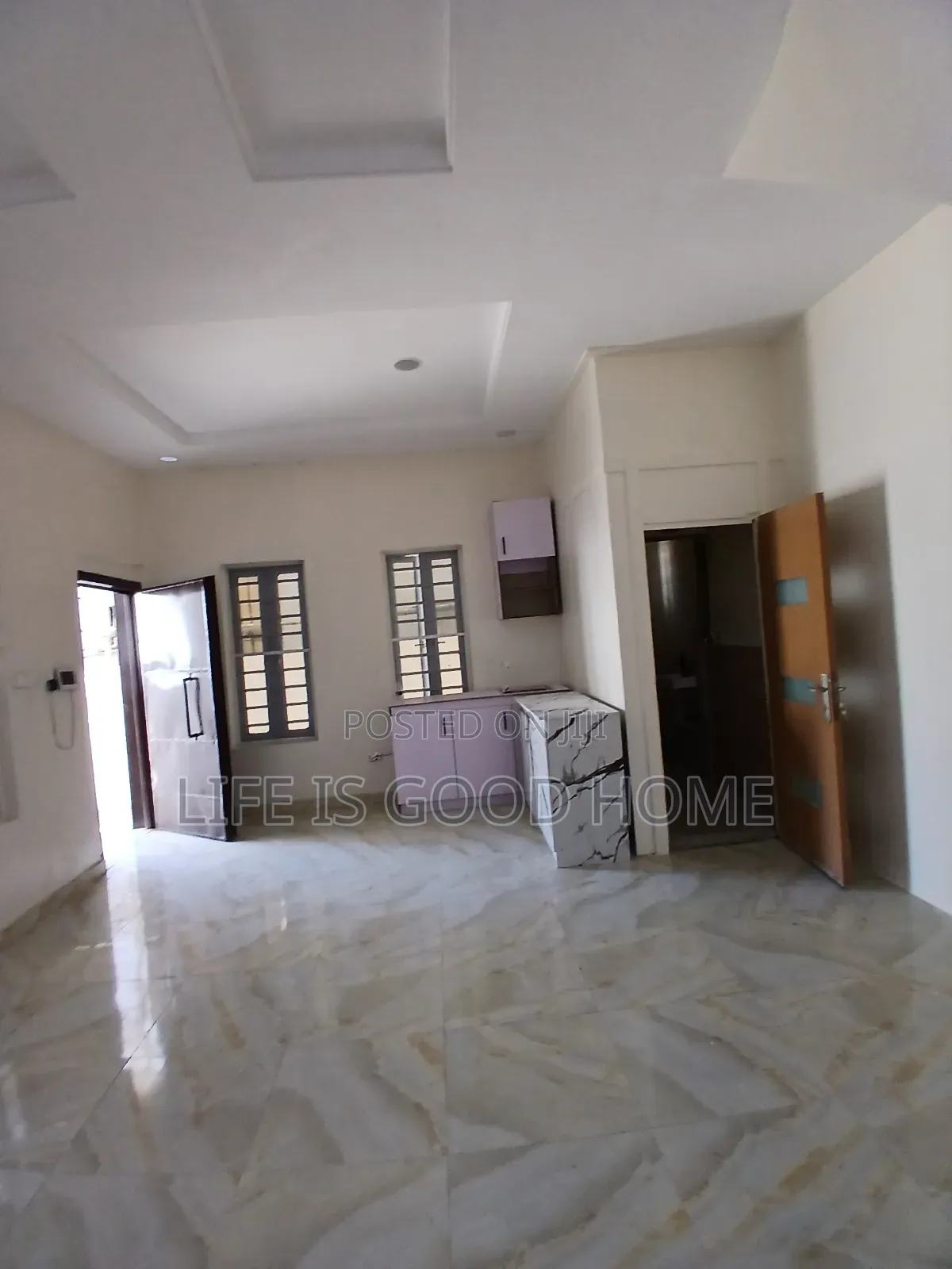 Studio Apartment in Royal  View, Chevron for rent in Chevron