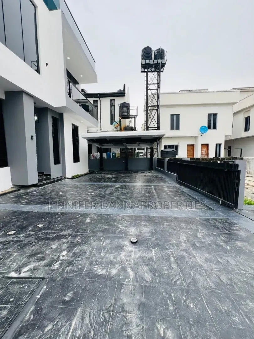 5bdrm Duplex in Ikota for sale in Ikota