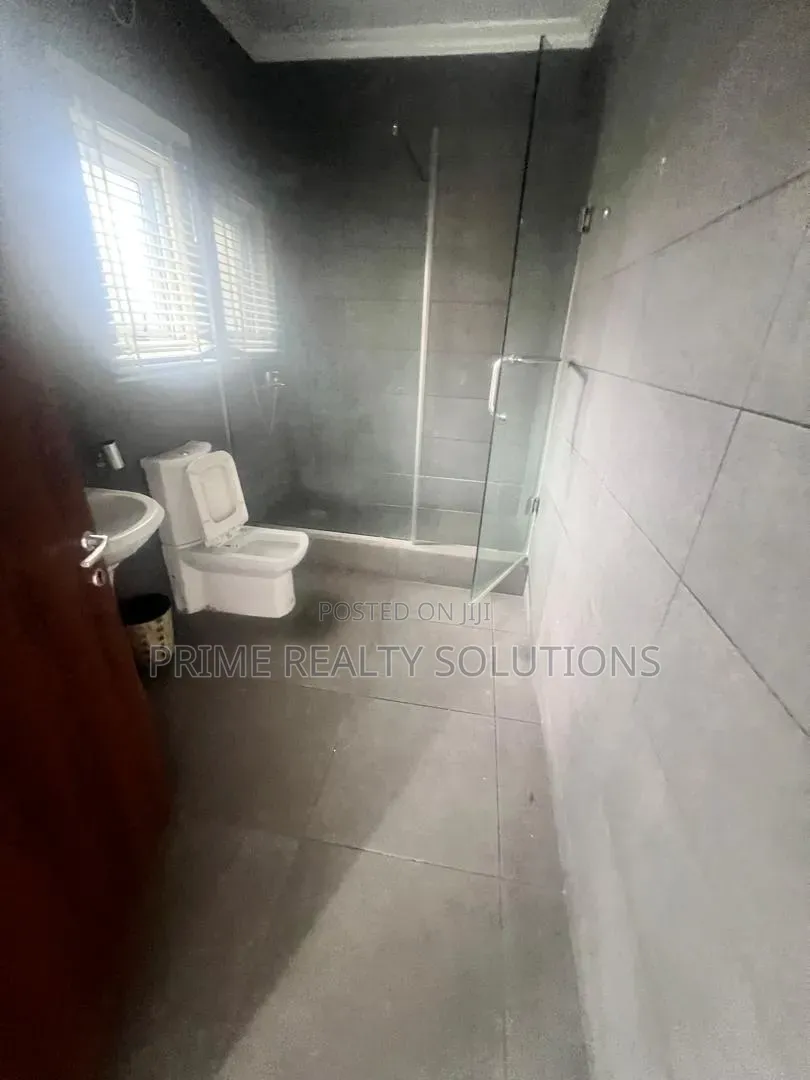 3bdrm Townhouse / Terrace in Lekki Phase 1 for rent in Lekki Phase 1