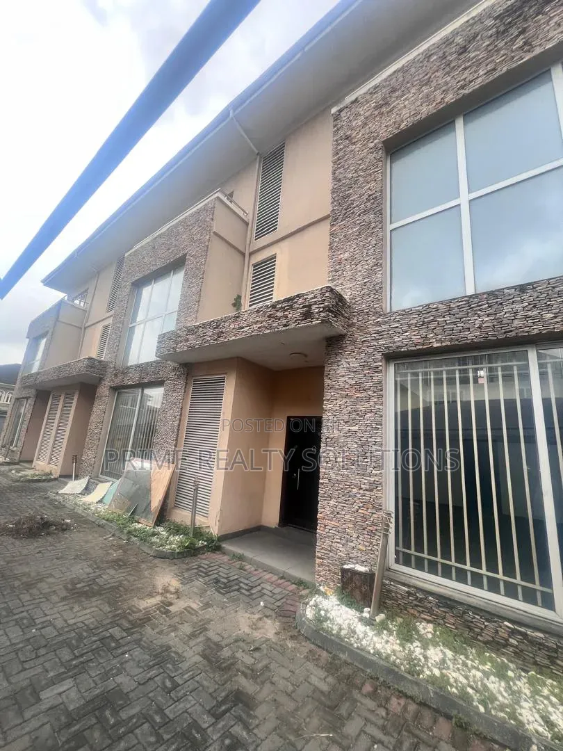 3bdrm Townhouse / Terrace in Lekki Phase 1 for rent in Lekki Phase 1