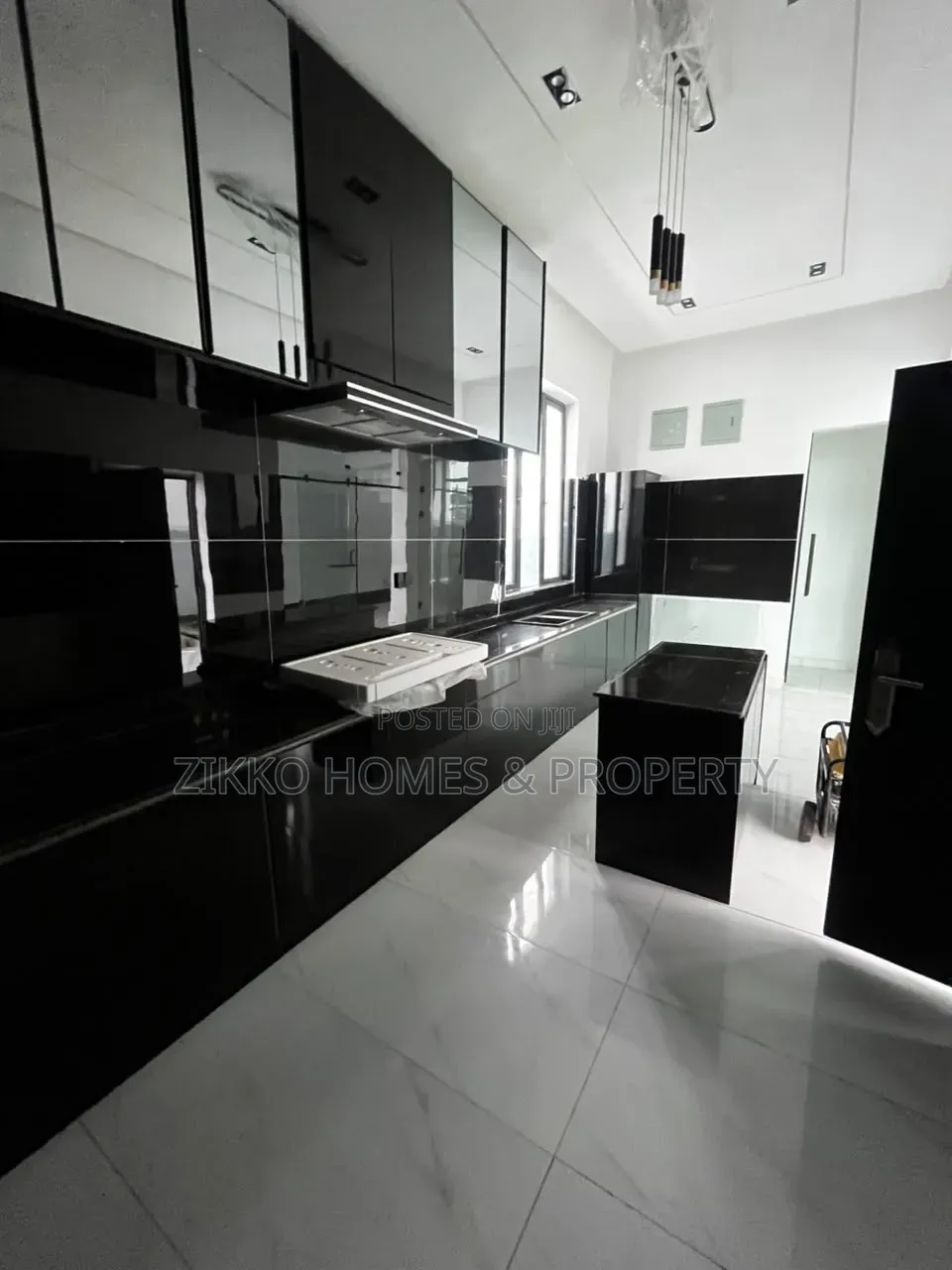 5bdrm Duplex in Sangotedo for sale in Sangotedo