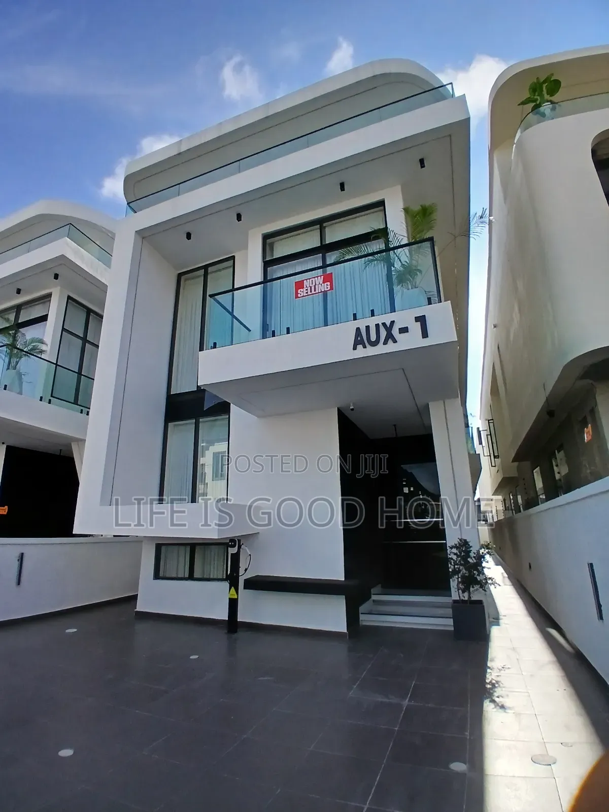 5bdrm Duplex in Banana View Estate, Chevron for sale in Chevron