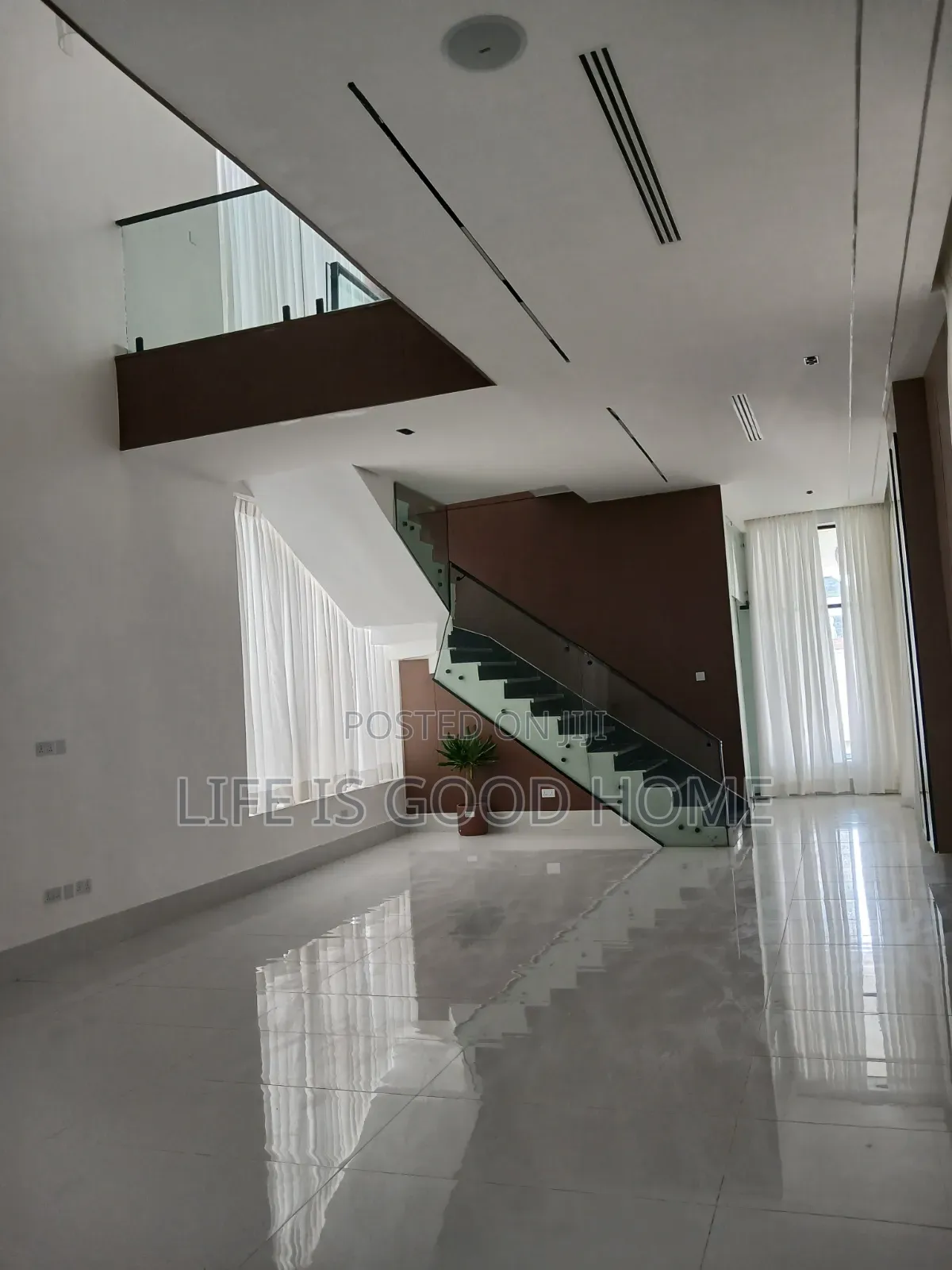 5bdrm Duplex in Banana View Estate, Chevron for sale in Chevron