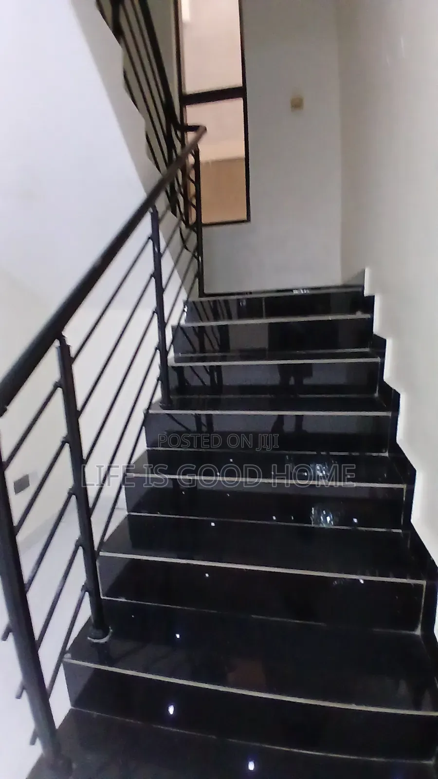 5bdrm Duplex in Banana View Estate, Chevron for sale in Chevron