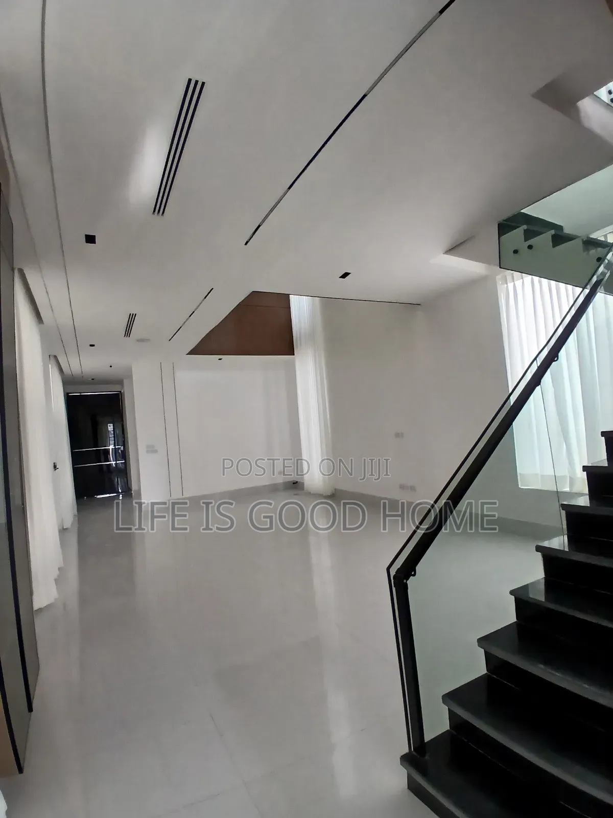 5bdrm Duplex in Banana View Estate, Chevron for sale in Chevron