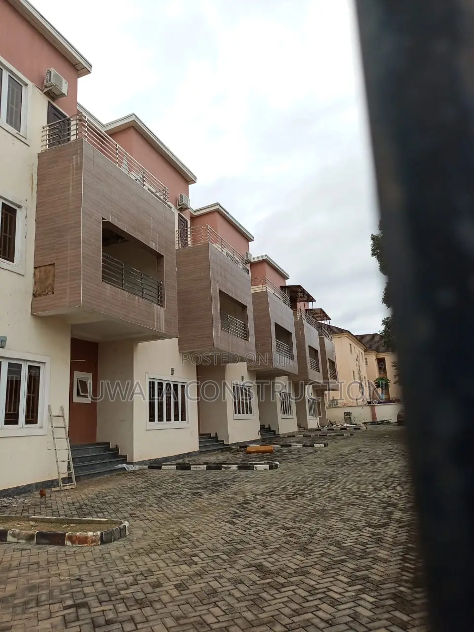 4bdrm Duplex in Kaura for sale in Kaura