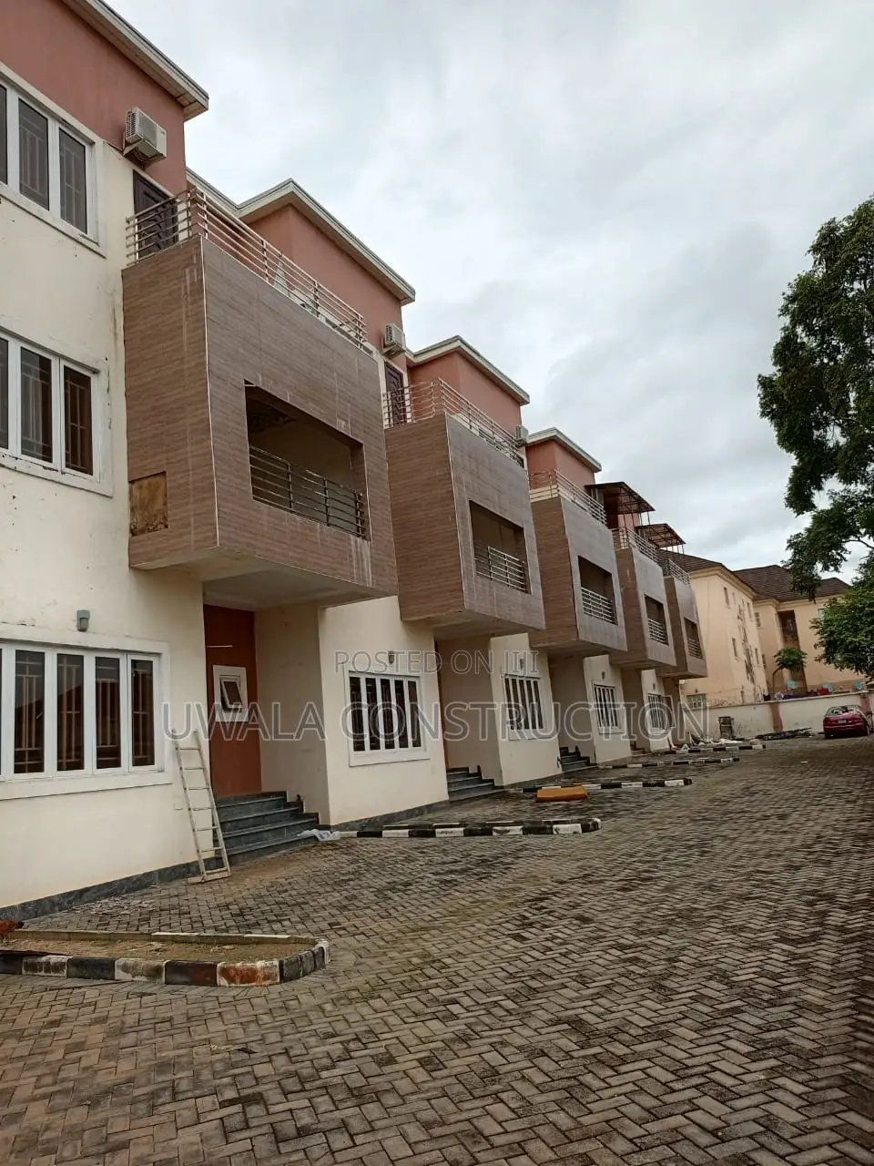 4bdrm Duplex in Kaura for sale in Kaura