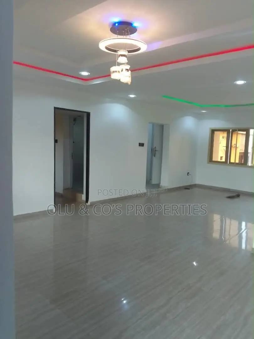 3bdrm Block of Flats in Wuse for sale in Zone 1 / Wuse
