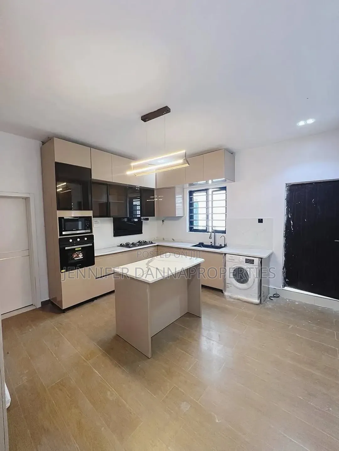 5bdrm Duplex in Ikota for sale in Ikota
